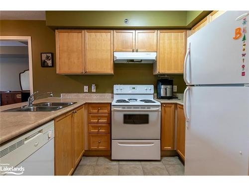 211-16 Westbury Road, Wasaga Beach, ON - Indoor Photo Showing Kitchen With Double Sink