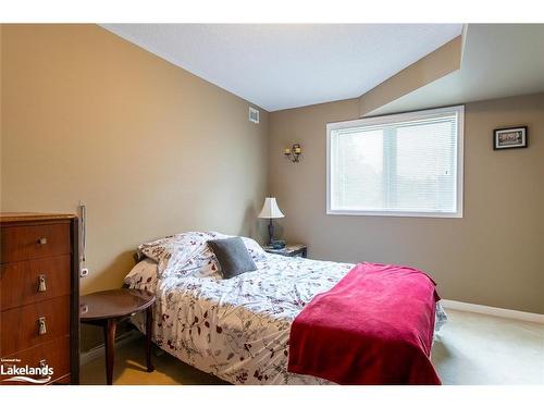 211-16 Westbury Road, Wasaga Beach, ON - Indoor Photo Showing Bedroom