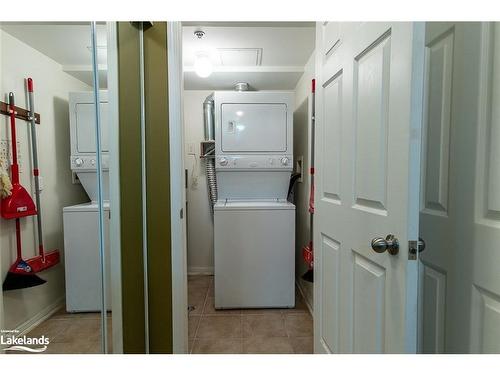 211-16 Westbury Road, Wasaga Beach, ON - Indoor Photo Showing Laundry Room