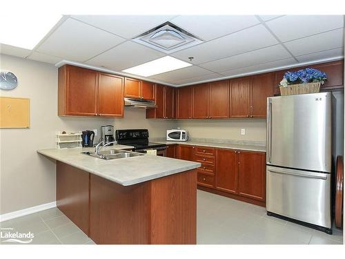 211-16 Westbury Road, Wasaga Beach, ON - Indoor Photo Showing Kitchen With Double Sink