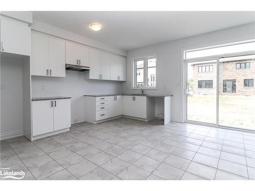 5 Amber Drive, Wasaga Beach, ON - Indoor Photo Showing Kitchen