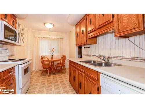 P13-25 Redstone Path, Toronto, ON - Indoor Photo Showing Kitchen With Double Sink