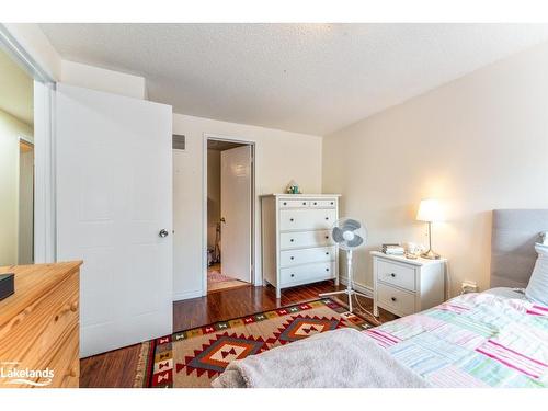 92 Oldhill Street, Richmond Hill, ON - Indoor Photo Showing Bedroom