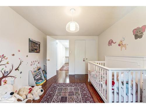 92 Oldhill Street, Richmond Hill, ON - Indoor Photo Showing Bedroom