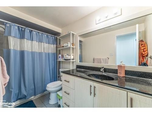 92 Oldhill Street, Richmond Hill, ON - Indoor Photo Showing Bathroom