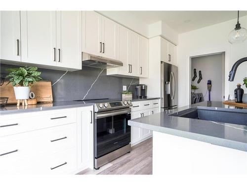 100 Mclean Avenue, Collingwood, ON - Indoor Photo Showing Kitchen With Upgraded Kitchen