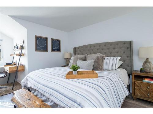 100 Mclean Avenue, Collingwood, ON - Indoor Photo Showing Bedroom