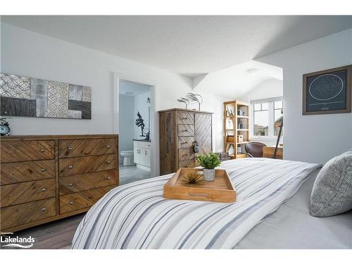 100 Mclean Avenue, Collingwood, ON - Indoor Photo Showing Bedroom