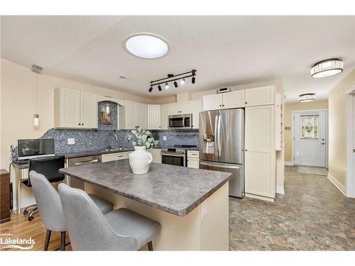 15 Chestnut Lane, Wasaga Beach, ON - Indoor Photo Showing Kitchen With Stainless Steel Kitchen