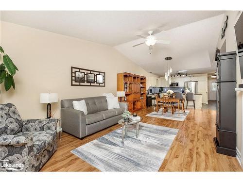 15 Chestnut Lane, Wasaga Beach, ON - Indoor Photo Showing Living Room