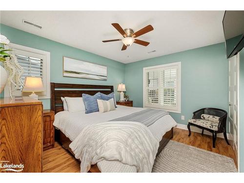 15 Chestnut Lane, Wasaga Beach, ON - Indoor Photo Showing Bedroom