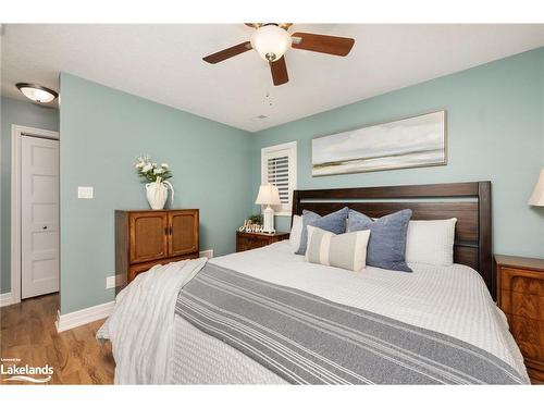 15 Chestnut Lane, Wasaga Beach, ON - Indoor Photo Showing Bedroom