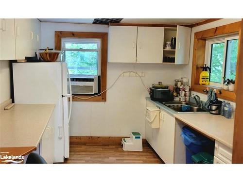 180 Wagner Street, Gravenhurst, ON - Indoor Photo Showing Kitchen With Double Sink