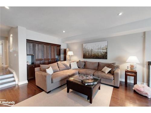 10-209707 26 Highway, The Blue Mountains, ON - Indoor Photo Showing Living Room