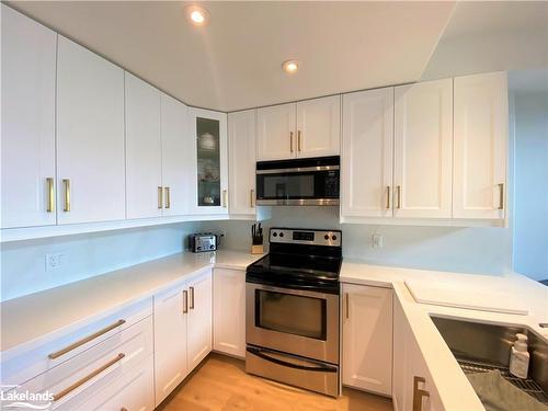 10-209707 26 Highway, The Blue Mountains, ON - Indoor Photo Showing Kitchen With Stainless Steel Kitchen