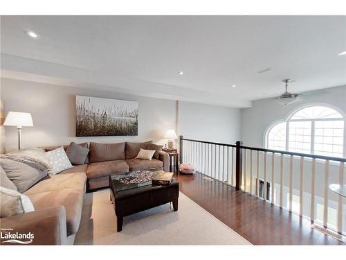 10-209707 26 Highway, The Blue Mountains, ON - Indoor Photo Showing Living Room