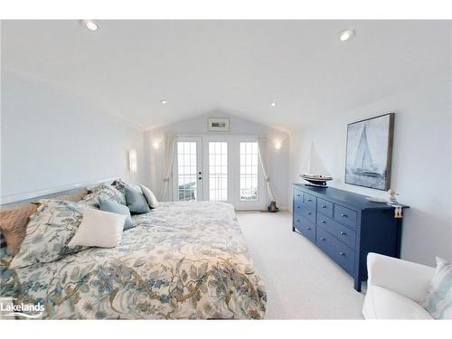 10-209707 26 Highway, The Blue Mountains, ON - Indoor Photo Showing Bedroom