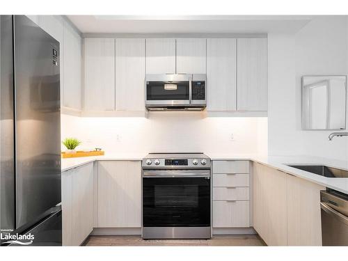 207-1 Hume Street, Collingwood, ON - Indoor Photo Showing Kitchen With Stainless Steel Kitchen With Upgraded Kitchen