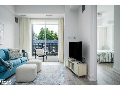 207-1 Hume Street, Collingwood, ON - Indoor Photo Showing Living Room