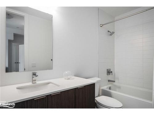 207-1 Hume Street, Collingwood, ON - Indoor Photo Showing Bathroom