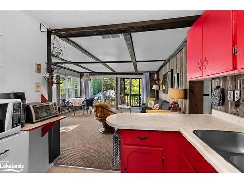 1118 Tomingas Road, Gravenhurst, ON - Indoor Photo Showing Kitchen