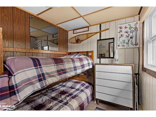 1118 Tomingas Road, Gravenhurst, ON - Indoor Photo Showing Bedroom