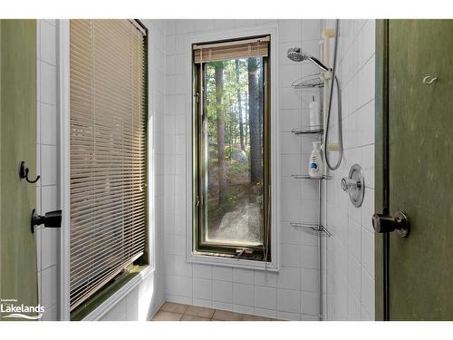 1118 Tomingas Road, Gravenhurst, ON - Indoor Photo Showing Bathroom