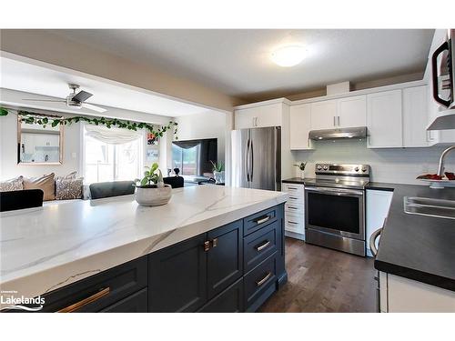 4 Archer Avenue, Collingwood, ON - Indoor Photo Showing Kitchen With Stainless Steel Kitchen With Double Sink With Upgraded Kitchen