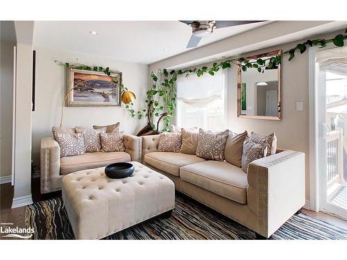 4 Archer Avenue, Collingwood, ON - Indoor Photo Showing Living Room