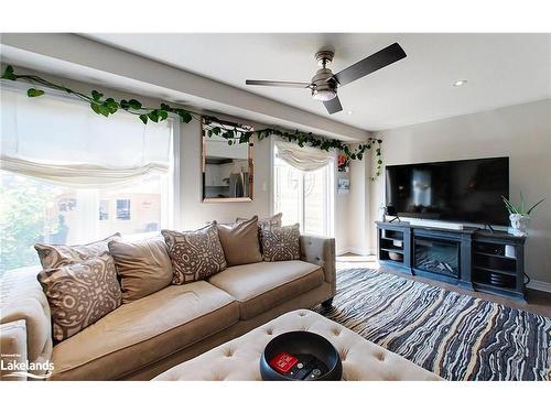 4 Archer Avenue, Collingwood, ON - Indoor Photo Showing Living Room