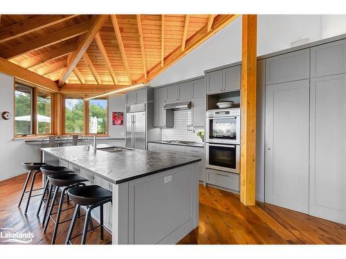 827834 Mulmur-Nottawasaga Townline, Creemore, ON - Indoor Photo Showing Kitchen