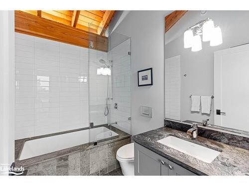 827834 Mulmur-Nottawasaga Townline, Creemore, ON - Indoor Photo Showing Bathroom