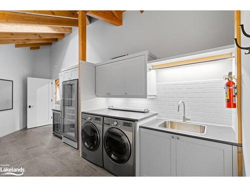 827834 Mulmur-Nottawasaga Townline, Creemore, ON - Indoor Photo Showing Laundry Room