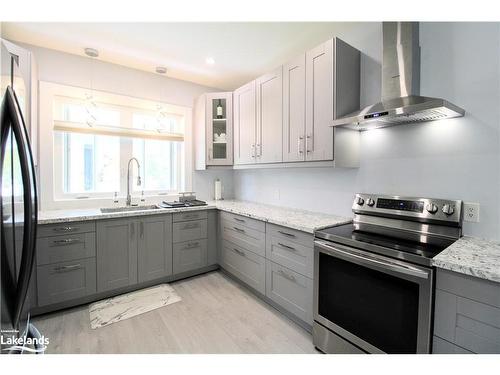 14 N Fetterly Street, Huntsville, ON - Indoor Photo Showing Kitchen With Upgraded Kitchen