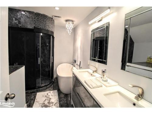 14 N Fetterly Street, Huntsville, ON - Indoor Photo Showing Bathroom