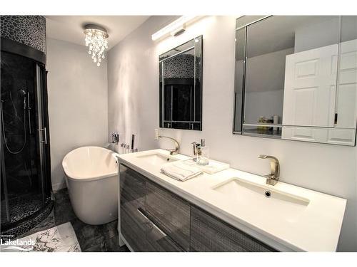 14 N Fetterly Street, Huntsville, ON - Indoor Photo Showing Bathroom