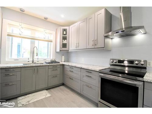 14 N Fetterly Street, Huntsville, ON - Indoor Photo Showing Kitchen With Upgraded Kitchen