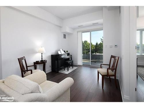 408-1 Hume Street, Collingwood, ON - Indoor Photo Showing Living Room