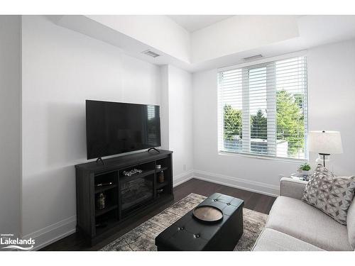 408-1 Hume Street, Collingwood, ON - Indoor Photo Showing Living Room