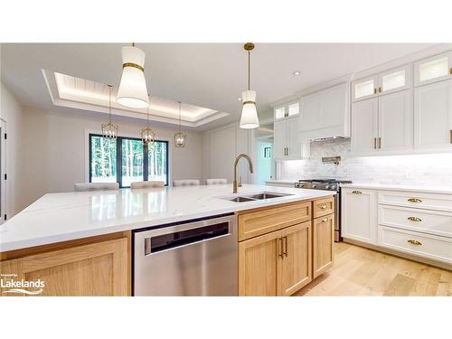 306 Balmy Beach Road, Georgian Bluffs, ON - Indoor Photo Showing Kitchen With Double Sink With Upgraded Kitchen