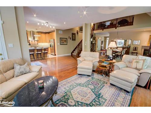 20 Baypoint Court, Gravenhurst, ON - Indoor Photo Showing Living Room