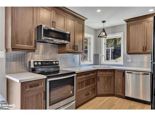 9 Middleton Drive, Peterborough, ON - Indoor Photo Showing Kitchen