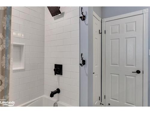 9 Middleton Drive, Peterborough, ON - Indoor Photo Showing Bathroom