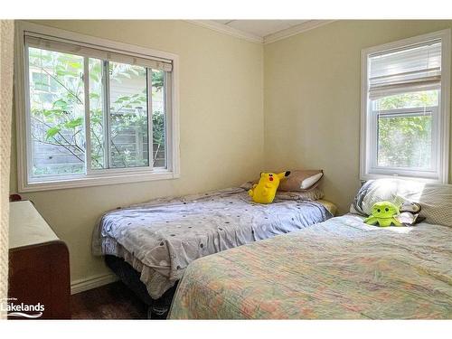 1666 Shore Lane, Wasaga Beach, ON - Indoor Photo Showing Bedroom