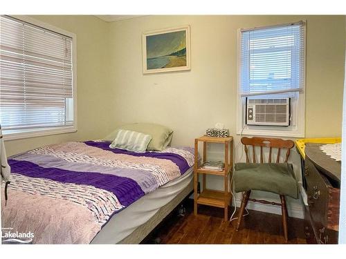 1666 Shore Lane, Wasaga Beach, ON - Indoor Photo Showing Bedroom