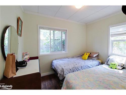 1666 Shore Lane, Wasaga Beach, ON - Indoor Photo Showing Bedroom