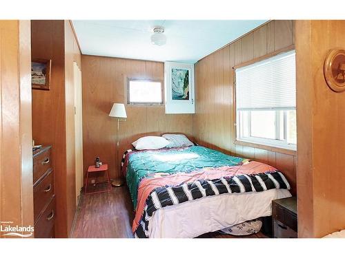 1666 Shore Lane, Wasaga Beach, ON - Indoor Photo Showing Bedroom