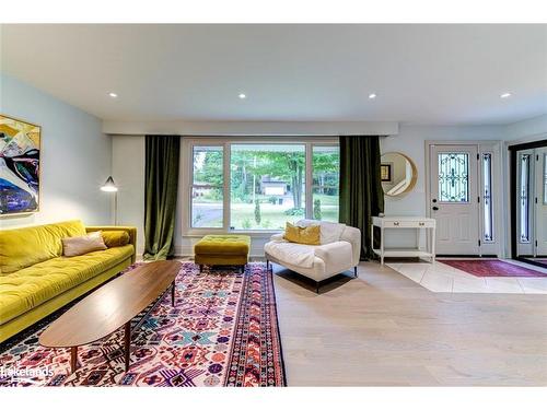 63 Rodrium Road, Wasaga Beach, ON - Indoor Photo Showing Living Room