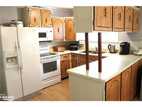 38 Bayside Avenue, Victoria Harbour, ON - Indoor Photo Showing Kitchen