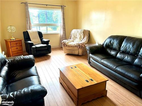 38 Bayside Avenue, Victoria Harbour, ON - Indoor Photo Showing Living Room